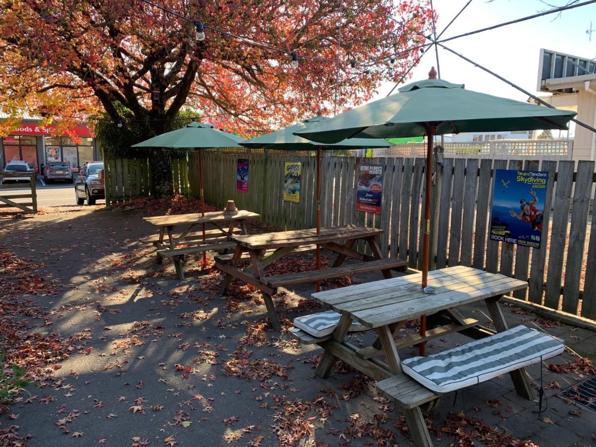 Rainbow Lodge Backpackers Taupo Exterior photo