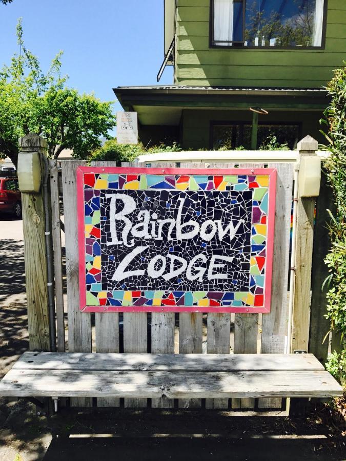 Rainbow Lodge Backpackers Taupo Exterior photo