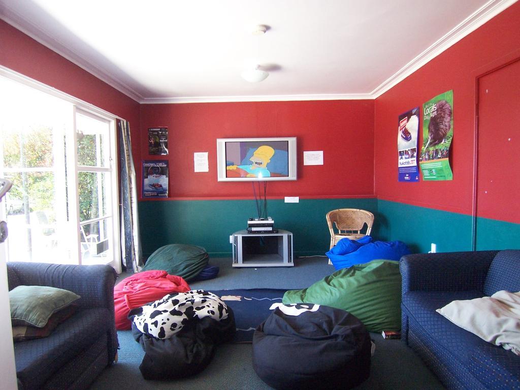 Rainbow Lodge Backpackers Taupo Exterior photo